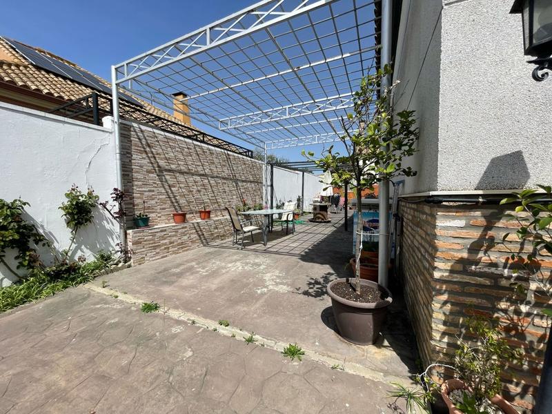 Foto 28759ea5-b15d-40e4-8dae-a33c14283f49. Chalet precioso, chalés independiente, en una de las mejores zonas de la localidad , con todo lo necesario a la mano, buen a en Almensilla