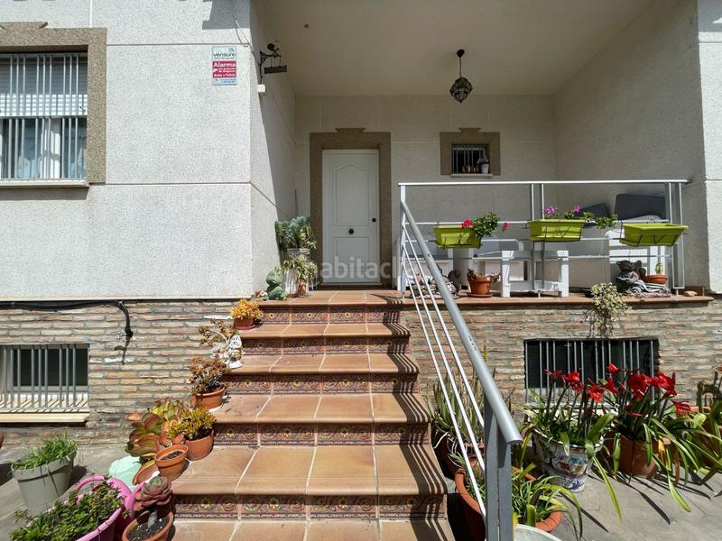 Foto 4b0bd5e8-f4ba-4ece-814d-ea632196a147. Chalet precioso, chalés independiente, en una de las mejores zonas de la localidad , con todo lo necesario a la mano, buen a en Almensilla
