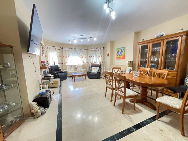Foto 7966f4eb-39f0-4f60-9fbc-c02ba27d0500. Chalet precioso, chalés independiente, en una de las mejores zonas de la localidad , con todo lo necesario a la mano, buen a en Almensilla