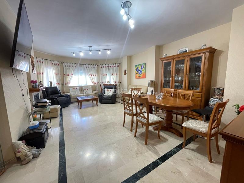 Foto 7d8e07dc-78de-47be-a7c2-6efaeedd7fc4. Chalet precioso, chalés independiente, en una de las mejores zonas de la localidad , con todo lo necesario a la mano, buen a en Almensilla