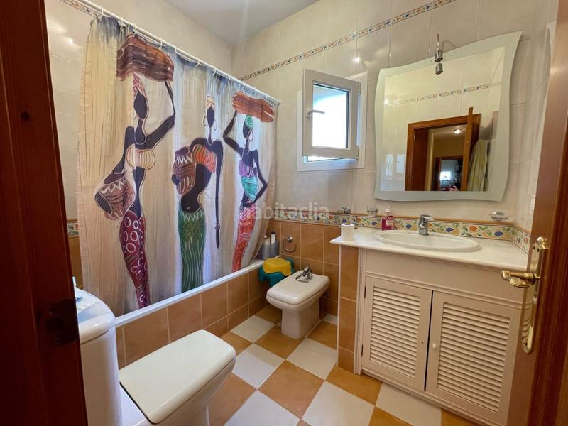 Foto c5fdc790-3aff-4486-b088-f2d47245b528. Chalet precioso, chalés independiente, en una de las mejores zonas de la localidad , con todo lo necesario a la mano, buen a en Almensilla