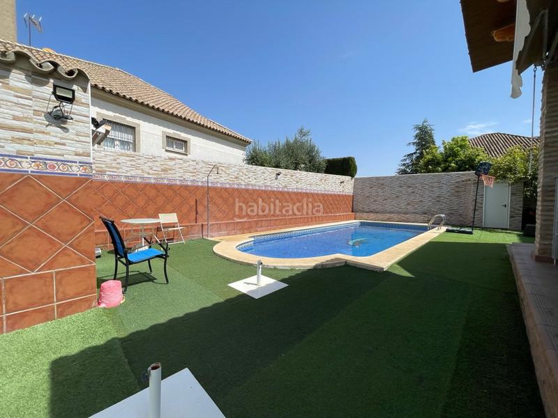 Foto db12f3f1-d9a9-440b-86b3-279603a3333c. Chalet precioso, chalés independiente, en una de las mejores zonas de la localidad , con todo lo necesario a la mano, buen a en Almensilla
