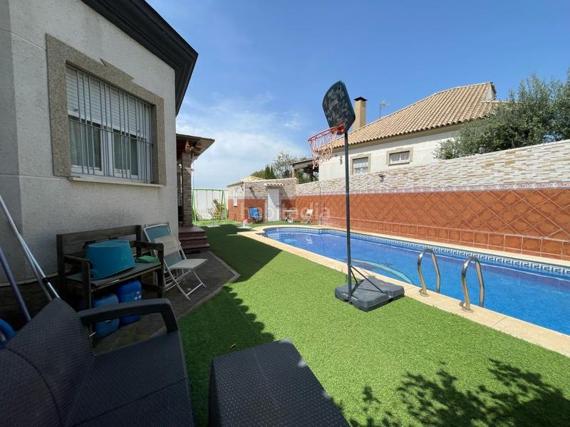 Foto f8e7e1a1-c930-4adc-a0cb-27f8e86b583d. Chalet precioso, chalés independiente, en una de las mejores zonas de la localidad , con todo lo necesario a la mano, buen a en Almensilla