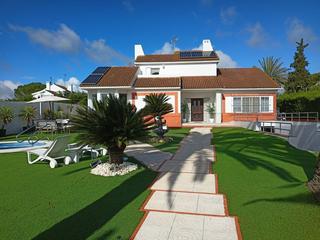 Chalet à Valencina de la Concepción. Descubre la joya de la corona de valencina de la concepción, un
