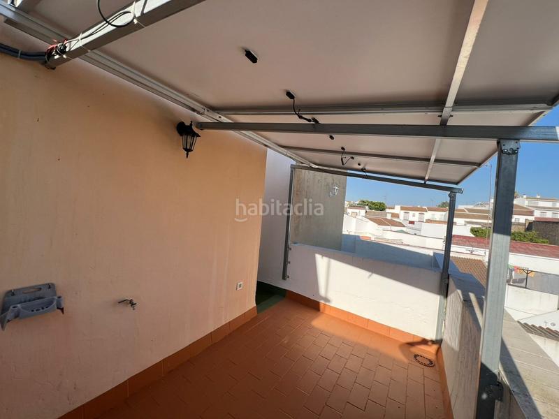 Foto c43da426-87d5-49e2-bf03-16aec9d55763. Casa pareada acogedora casa pareada con patio, terrazas y placas solares! en Aznalcázar