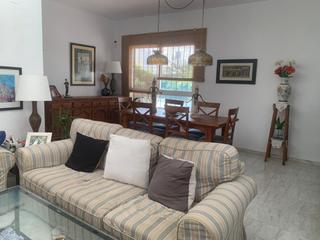 Chalet à Valencina de la Concepción. Imagina una vida de tranquilidad y confort en una encantadora ca
