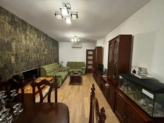 Maison jumelée à San Jose de la Rinconada. Esta vivienda reformada de dos plantas se encuentra en san josé