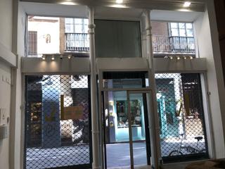 Lloguer Local Comercial a Alfalfa - Santa Cruz. Local en alquiler en el centro de sevilla, casco histórico, entr