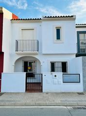 Casa adossada a Pilas. Buscas vivienda para  estrenar?, te presentamos este magnifico a