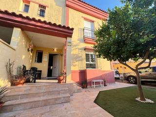 Casa aparellada a Sanlúcar la Mayor. Maravillosa casa en sanlúcar la mayor