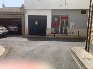 Parking coche en Castilleja de la Cuesta. Estupenda y amplia plaza de garaje en centro de castilleja de la