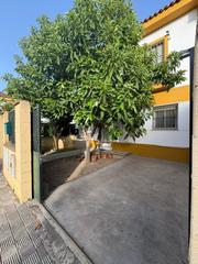 Casa aparellada a Sanlúcar la Mayor. Estupenda vivienda en sanlúcar la mayor.