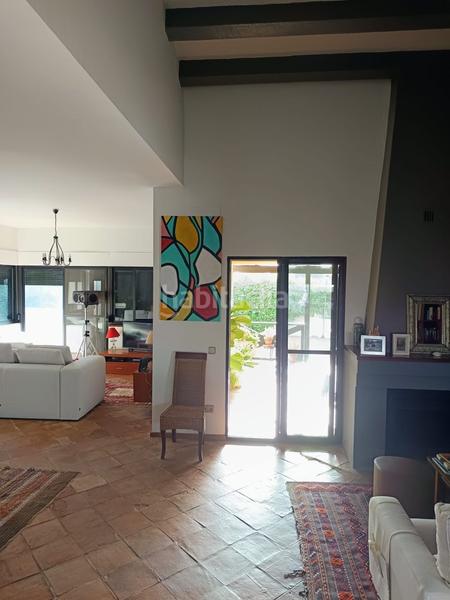 Foto d9400f3d-8c79-41a4-8d88-6fa3c1526490. Chalet avec chauffage piscine dans Espartinas pueblo Espartinas