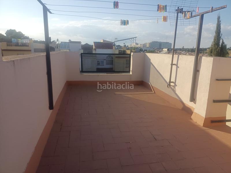 Foto 1ee7c359-7dfc-4b6c-83bd-d74cda76f435. Casa a schiera con riscaldamento parcheggio in Castilleja de la Cuesta