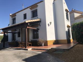 Chalet in Gines. Magnífico chalet independiente en urbanización cerrada en gines