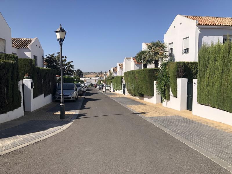 Foto 0a77f7e4-671f-4857-bc4c-5a04cbfaf0e3. Chalet with heating parking in Gines