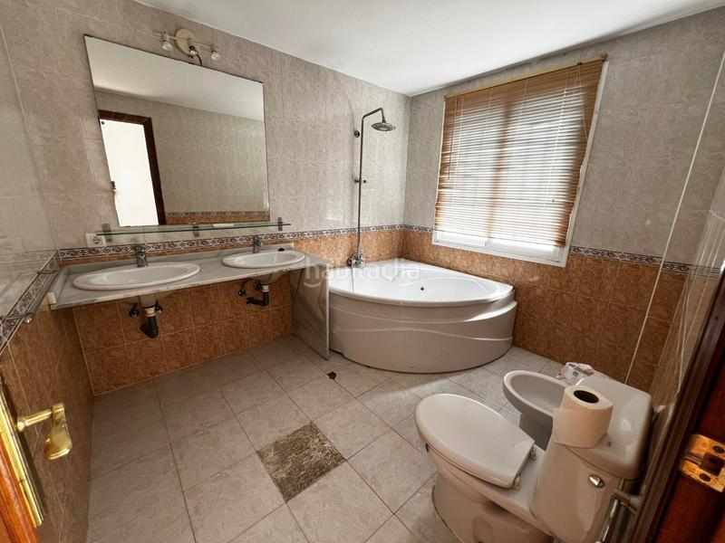 Foto 27b3fa43-ba05-4872-8d2e-45ff72c59a28. Maison jumelée avec chauffage parking dans Espartinas pueblo Espartinas