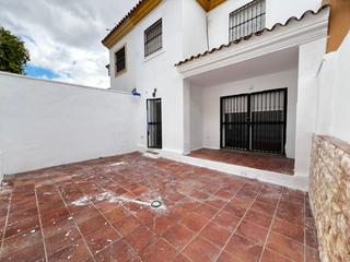 Casa bifamiliare in Espartinas Pueblo. Pareado reformado en espartinas  4 dormitorios  239.000