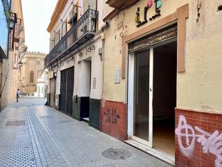 Location Local commercial à Feria. Se alquila local comercial de unos 50 metros en el centro de sev