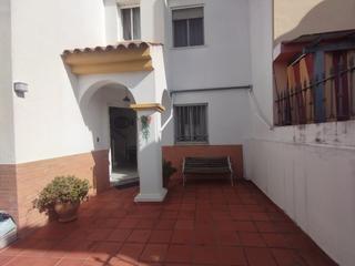 Casa a Castilleja de la Cuesta. Venta de casa en buen estado en una zona tranquila de castilleja