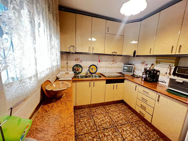 Foto 0e4bbe9c-93f7-487e-8b6d-810c3807a2e6. Chalet  con gran parcela, piscina, cocina exterior y garaje. tranquilidad y confort. en Espartinas