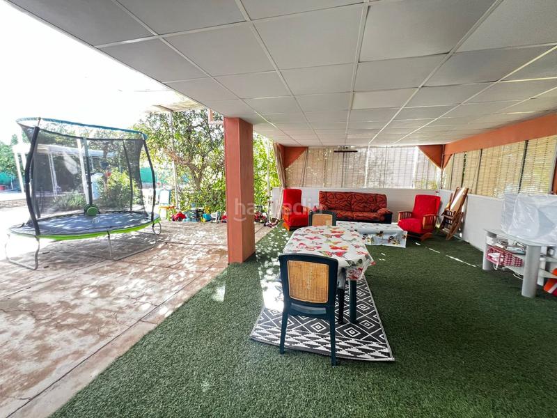 Foto 37815d8a-ebe5-4e08-b482-b7113f8754dd. Chalet  con gran parcela, piscina, cocina exterior y garaje. tranquilidad y confort. en Espartinas