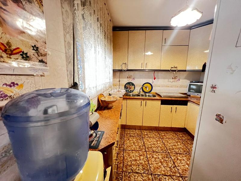 Foto 874a533d-1b97-4054-b782-0462c50b1238. Chalet  con gran parcela, piscina, cocina exterior y garaje. tranquilidad y confort. en Espartinas