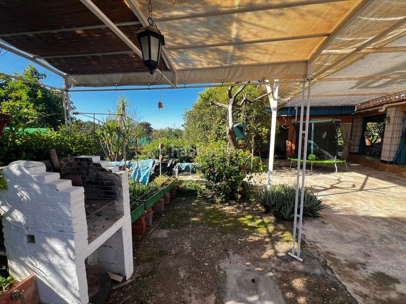 Foto 94b8117f-7866-499d-ad5e-4833efa7c04f. Chalet  con gran parcela, piscina, cocina exterior y garaje. tranquilidad y confort. en Espartinas