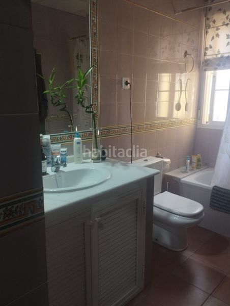 Foto 94b69120-50e5-4242-a97b-1913b9e42ac0. Xalet amb calefacció aparcament piscina a Zona Universitaria Bormujos