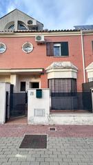 Casa a schiera in Coria del Río. Adosado con encanto en los naranjos espacio, luz y ubicación per