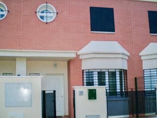 Casa adosada en Coria del Río. Adosado con encanto en los naranjos espacio, luz y ubicación per