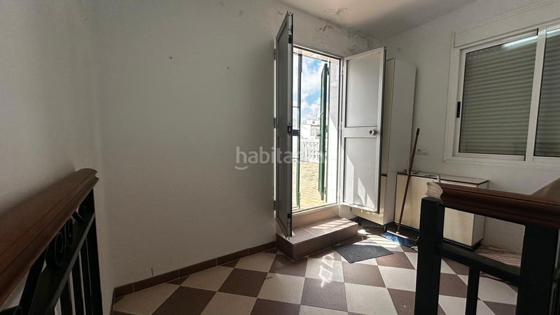 Foto f220d382-8a70-4c4d-a42f-891feef8a154. Casa adossada amb aparcament a La Cruz Camas