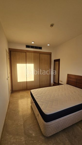 Foto 32e902ba-67b6-4e65-a37d-36dd9bde1e2c. Pis amb calefacció piscina a Avenida Juan Diego Bormujos