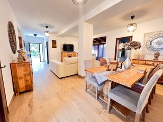 Xalet a Sanlúcar la Mayor. Casa reformada en sanlúcar la mayor, 3 dormitorios, suite con ve