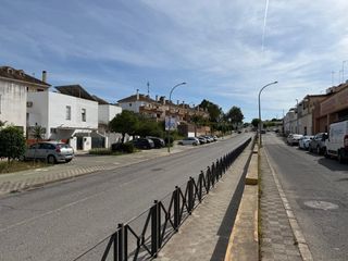 Terreny residencial a Coria del Río. Suelo urbano de uso terciario con potencial residencial vpo en c