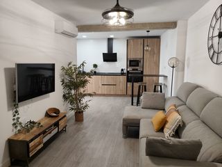 Rent Flat in Alfalfa - Santa Cruz. Piso de diseño en calle placentines  ubicación inmejorable