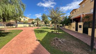 Maison jumelée à Zona Universitaria. Adosada con encanto en zona universitaria  piscina  buhardilla