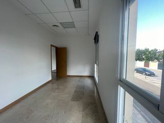 Affitto Ufficio in Castilleja de la Cuesta. Oficina en alquiler en excelente ubicación en castilleja de la c