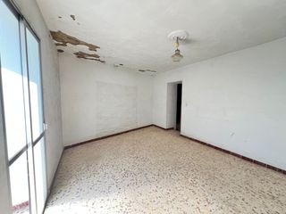 Casa en Coria del Río. Vivienda para reformar en pleno centro de coria del río. 152 m c