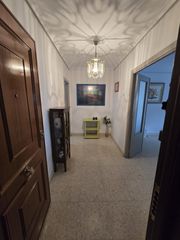 Flat in La Calzada - La Florida. Amplia vivienda de 175 m con garaje, terraza y 5 dormitorios en