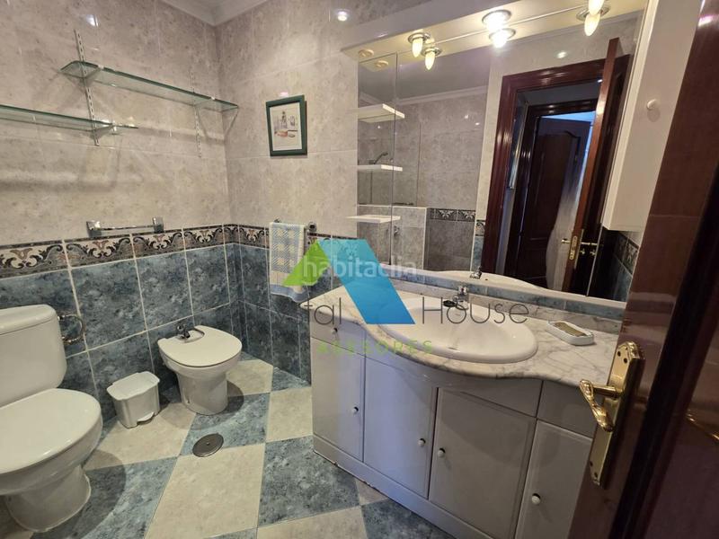 Foto d930a925-d303-46f0-8a61-6a8f8c23a00a. Piso amplio piso con vistas despejadas en carranque en Málaga