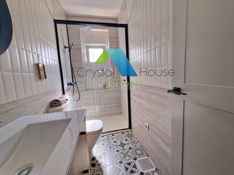 Foto ad1967bb-dba9-4c0c-bc35-dd1ea515e51a. Piso espectacular piso en carranque con licencia turística en Málaga