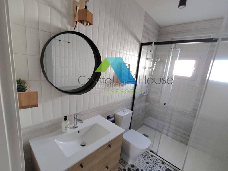 Foto c71c5e0e-8bd8-4d86-b88b-90c994b8125a. Piso espectacular piso en carranque con licencia turística en Málaga