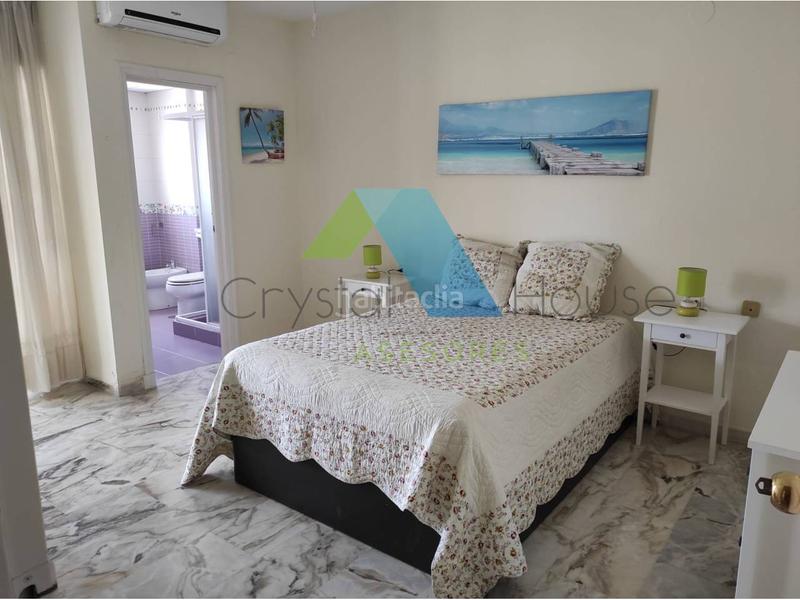 Foto 80bd6c5c-9882-4274-b4e7-cc48933dcb4f. Alquiler piso amplio piso en alquiler en primera linea de playa en Málaga
