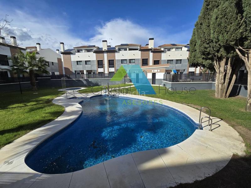 Foto 88579f38-fe73-4756-8690-c010fb29dbf1. Maison jumelée avec chauffage parking piscine dans Churriana - El Pizarrillo - La Noria - Guadalsol Málaga