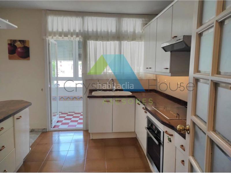 Foto 26c5e45b-3190-4001-b19d-019bf85e1793. Miete etagenwohnung mit parking in Parque Ayala - Jardín de la Abadía - Huelín Málaga