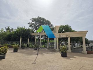 Flat in Parque Ayala - Jardín de la Abadía - Huelín. Piso en venta en huelin con aparcamiento en alquiler
