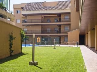 Aparcament cotxe a Calle los almendros 18b. En venta varias plazas de aparcamientos disponibles en el sótano