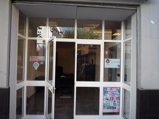 Rent Office space in Calle extremadura 5. Se alquila oficina en el centro de fuengirola a pie de calle.
