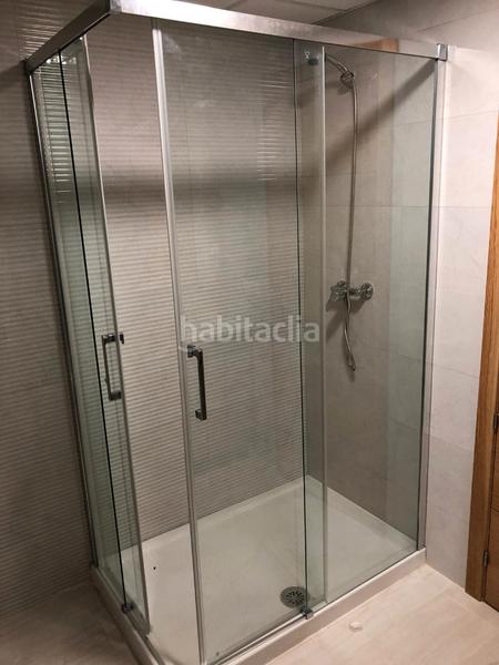 Foto 04bb9eb1-1146-405a-9e45-ffe50bc5966b. Alquiler piso en avenida juan gómez juanito 1 impecable piso 2 dorm/2 baños 4 planta centro en Fuengirola